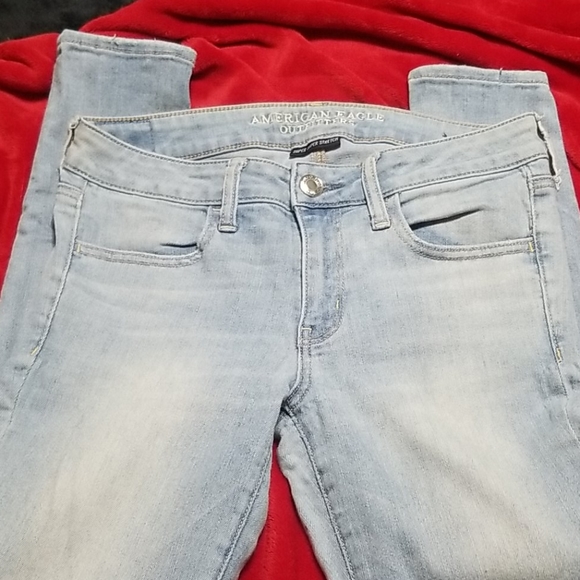 American Eagle Outfitters - Picture 2 of 3